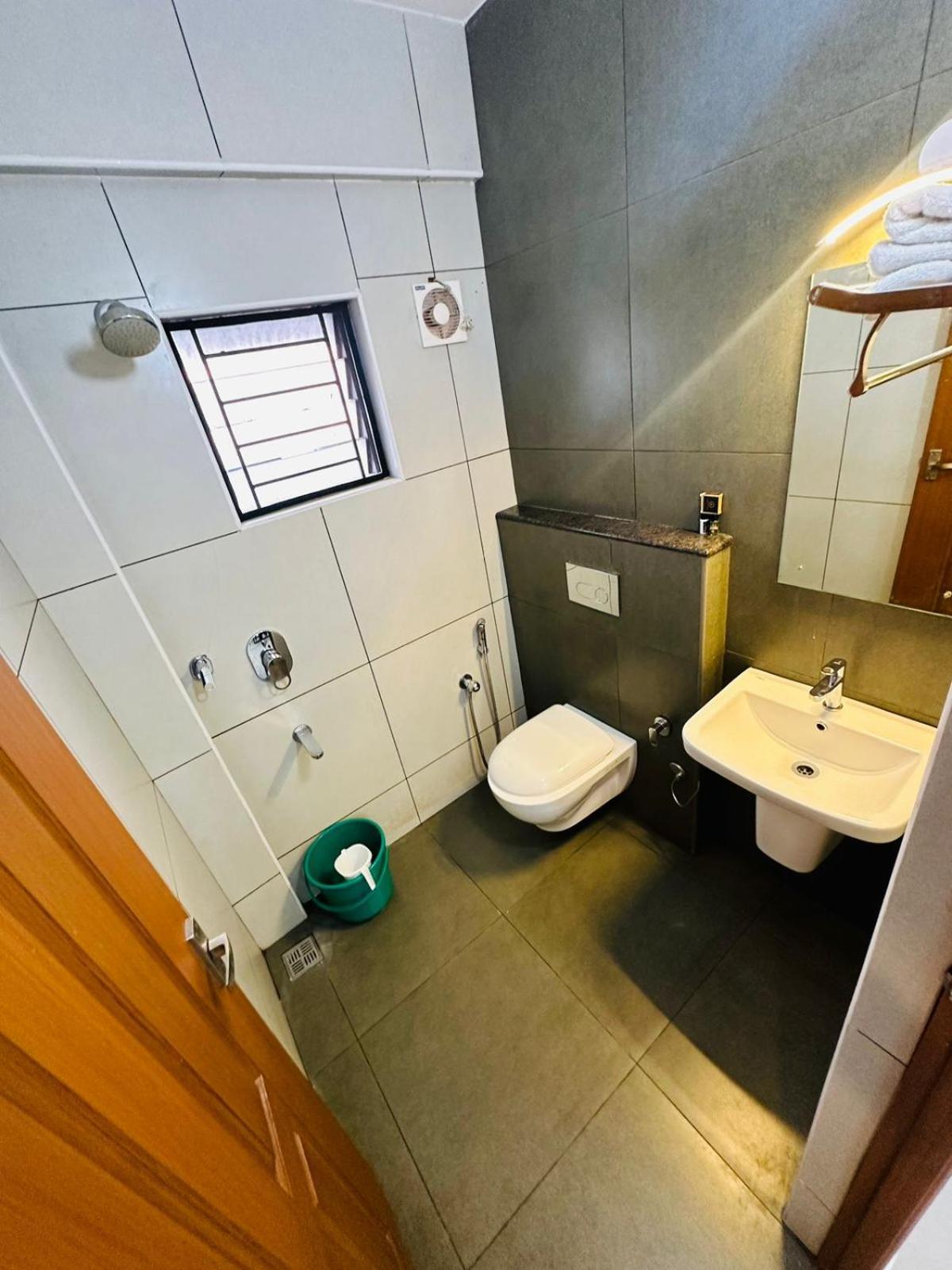 Hotel Nujoom Rooms & Apartments Kochi Eksteriør billede